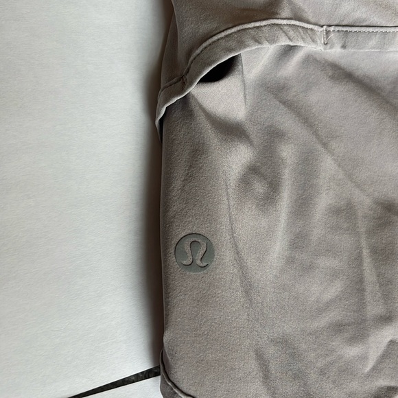 LULULEMON Speed Up Low-Rise Short 2.5”, Size 8, Rhino Grey, EUC - Picture 4 of 6